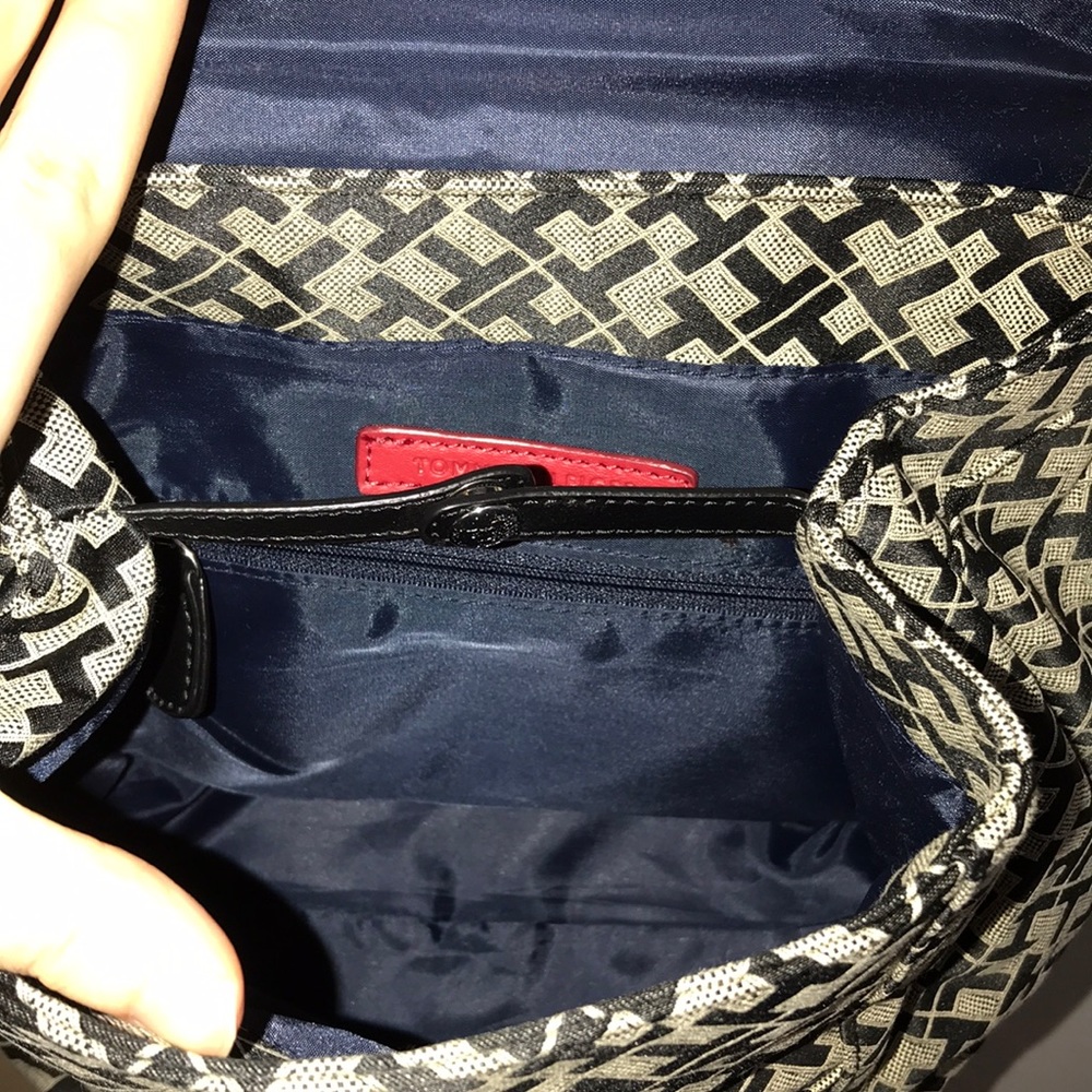 Tommy Hilfiger Medium Signature Backpack - Picture 11 of 13